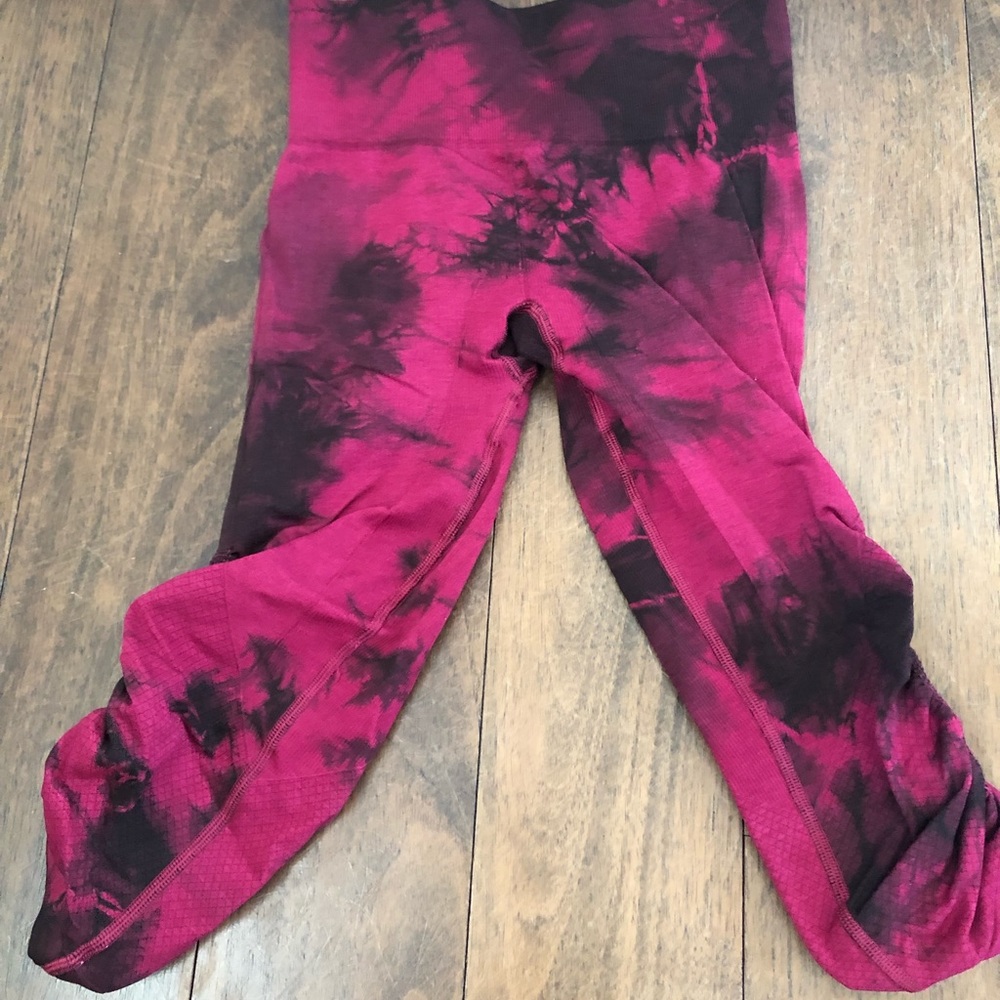 Lululemon In the Flow Crop - Picture 5 of 5